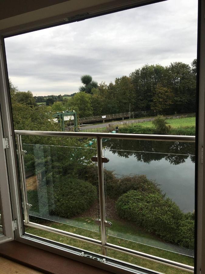 Penthouse Apartment On The River - 65 Skipper Way Saint Neots Exterior photo